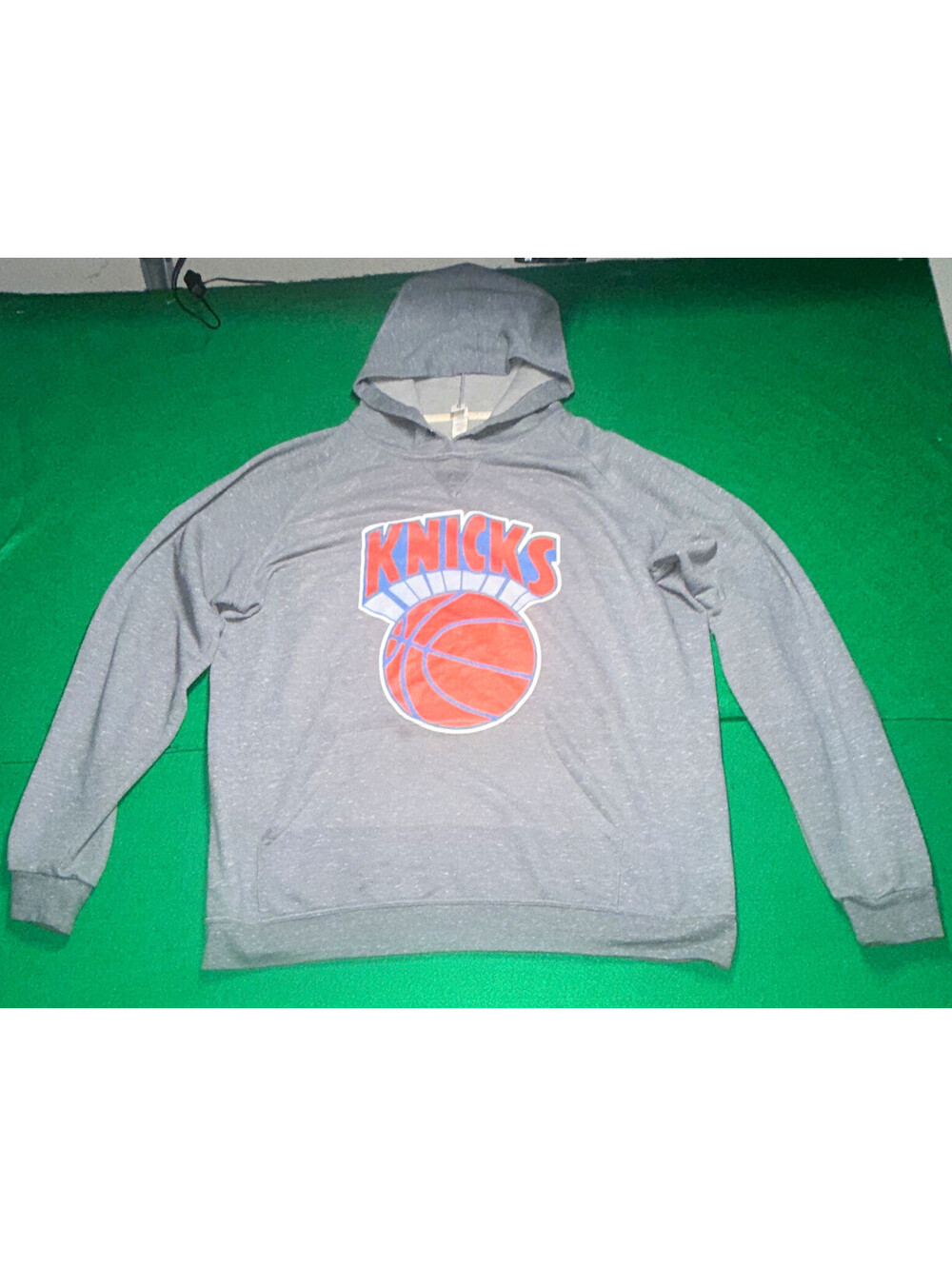 Jerzees NBA New York Knicks Gray Pullover Hoodie Sweatshirt Size L
